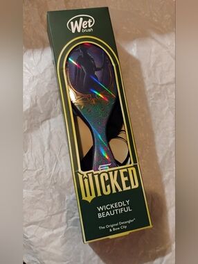 WetBrush Wicked Wickedly Beautiful Holographic Detangler - Green & Purple